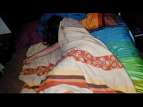 ❤️ Stepson berating a sua jovem madrasta enquanto ela dorme. Apenas porno em porno pt.porn-milf-300.ru ❌️❤